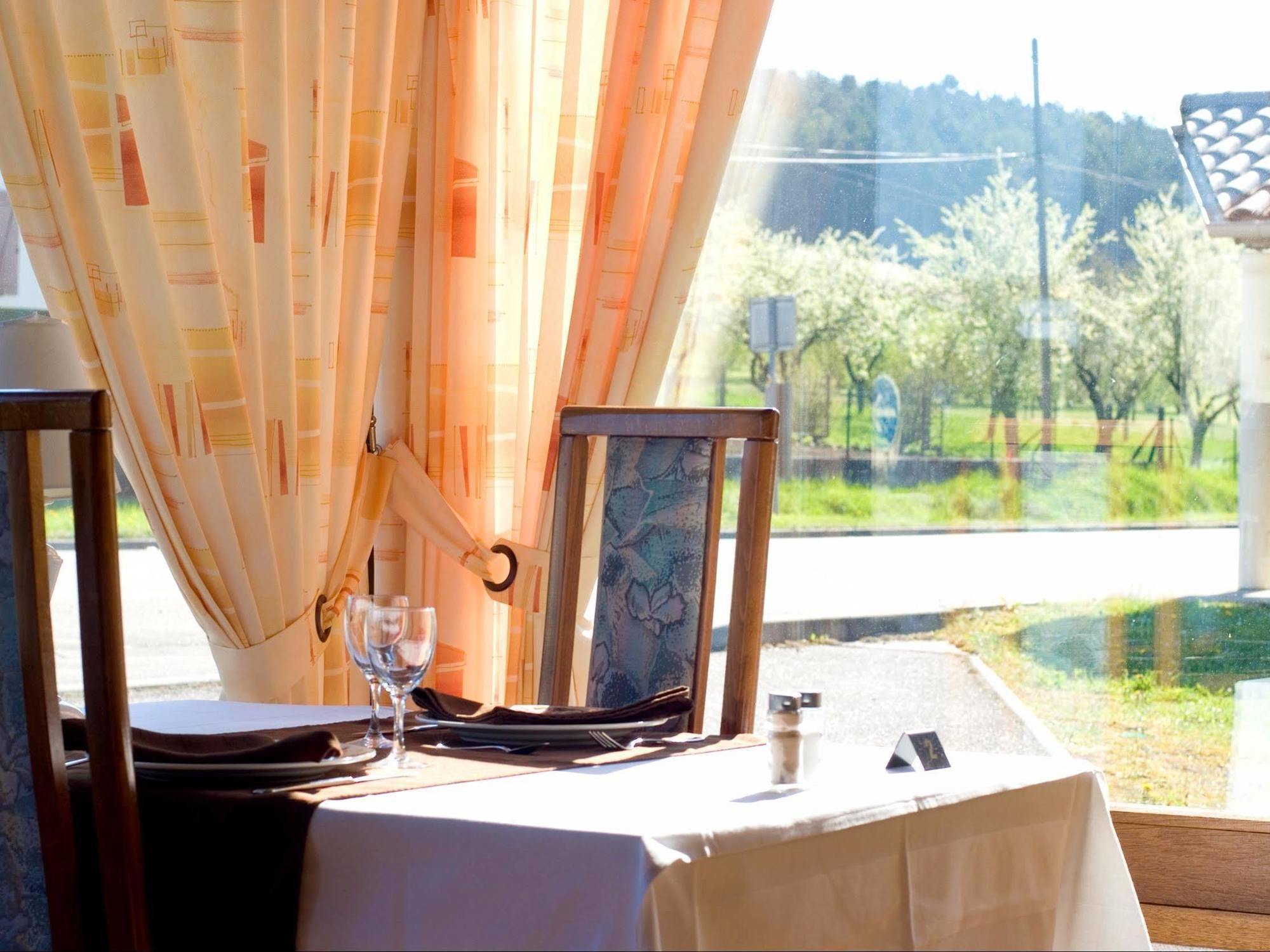 Logis Le Relais De Vacherauville Luaran gambar