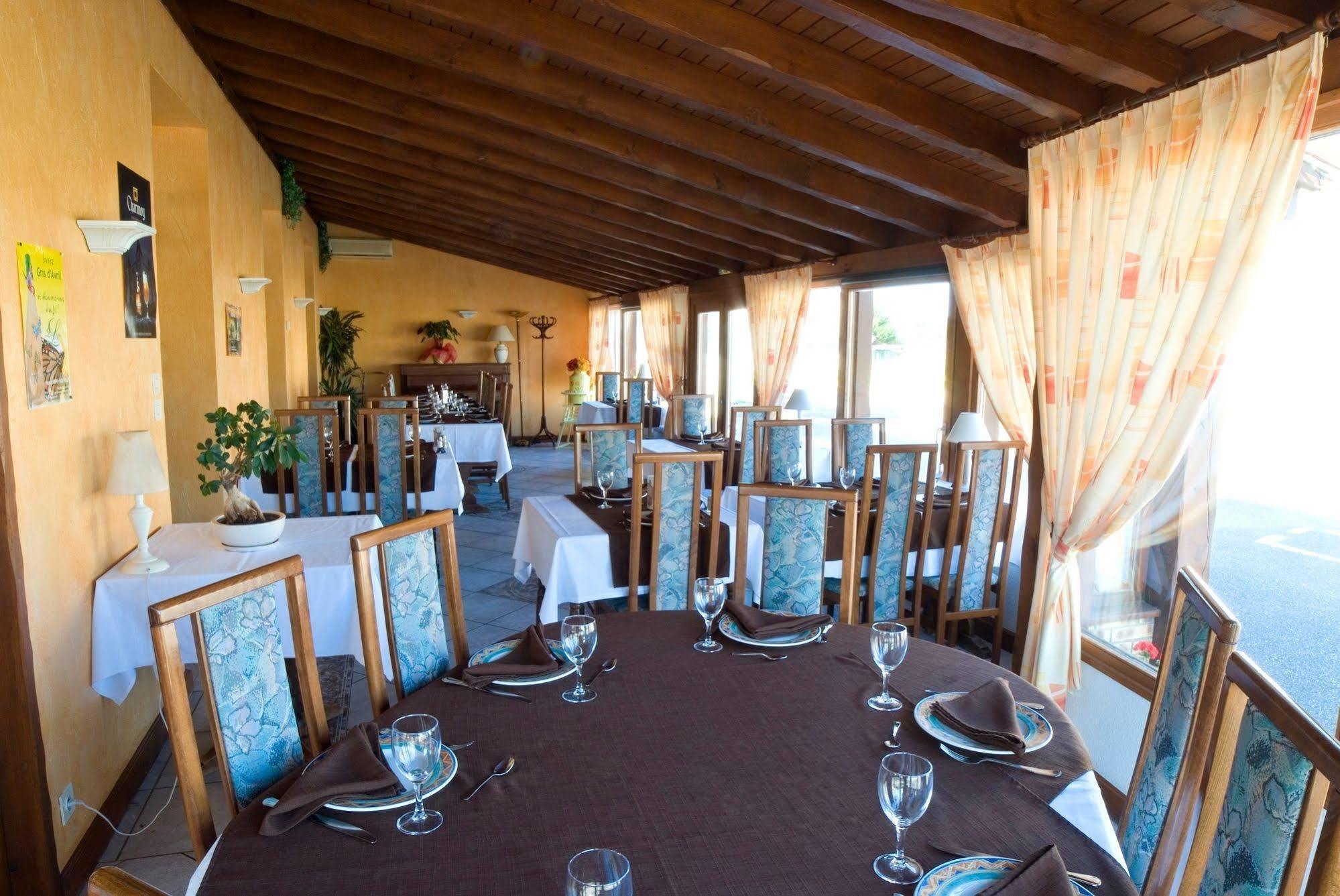 Logis Le Relais De Vacherauville Luaran gambar