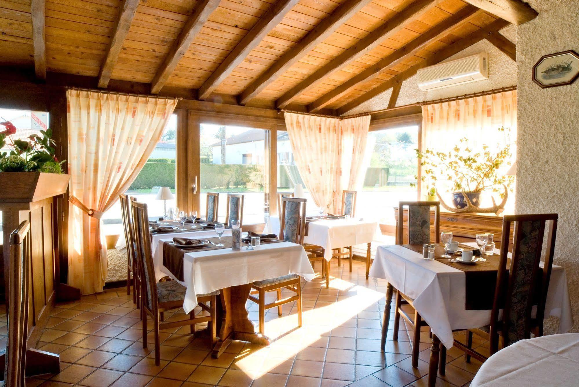 Logis Le Relais De Vacherauville Luaran gambar